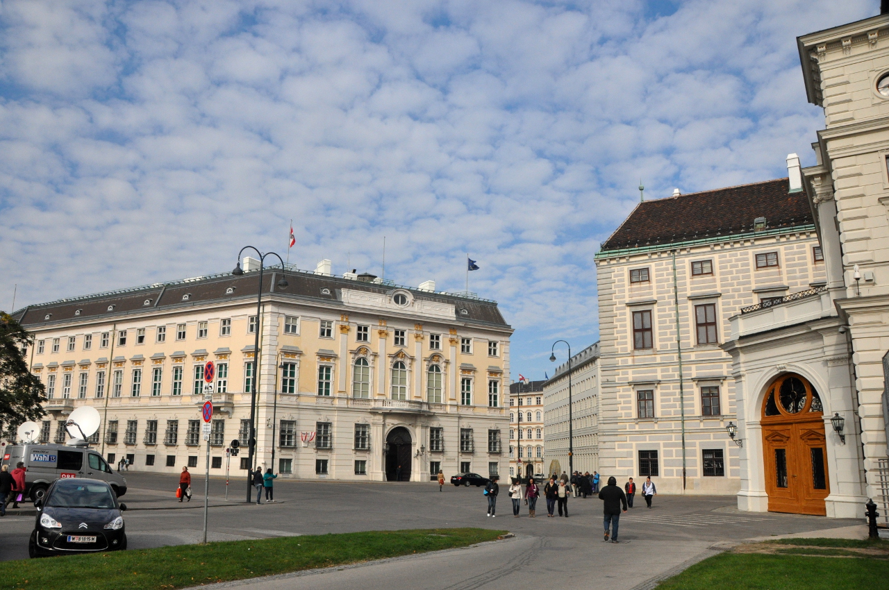  |Bundeskanzleramt am Ballhausplatz, rechts Bundespraesidentenkanzlei im Leopoldinischen Trakt der Hofburg
